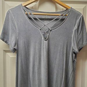 Woman's American Eagle Blouse-Gray Size L